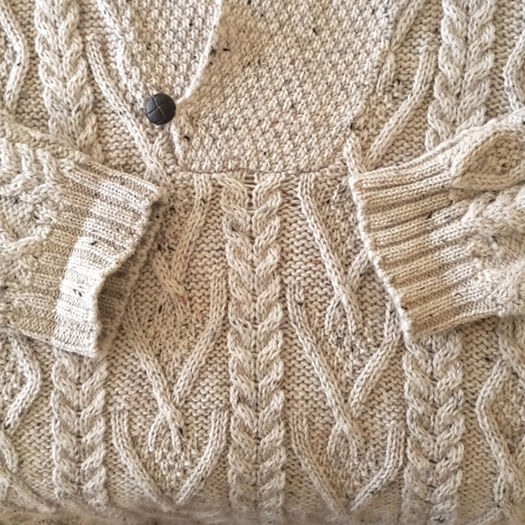 NWOT. IZOD Men's Cotton blended sweater with collar, pockets and multi patterns. - Picture 3 of 4